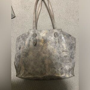 Large Kelly Wynne Purse
